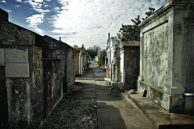 One Hour Saint Louis Cemetery Number One Walking Tour - Good To Know