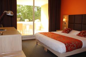 Royal Cottage - Hotel Overview and Location