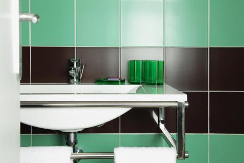 The Canisses - Good To Know