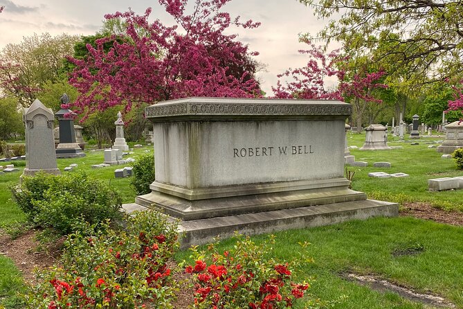 The Deep Pockets Of Graceland Cemetery Walking Tour - Good To Know