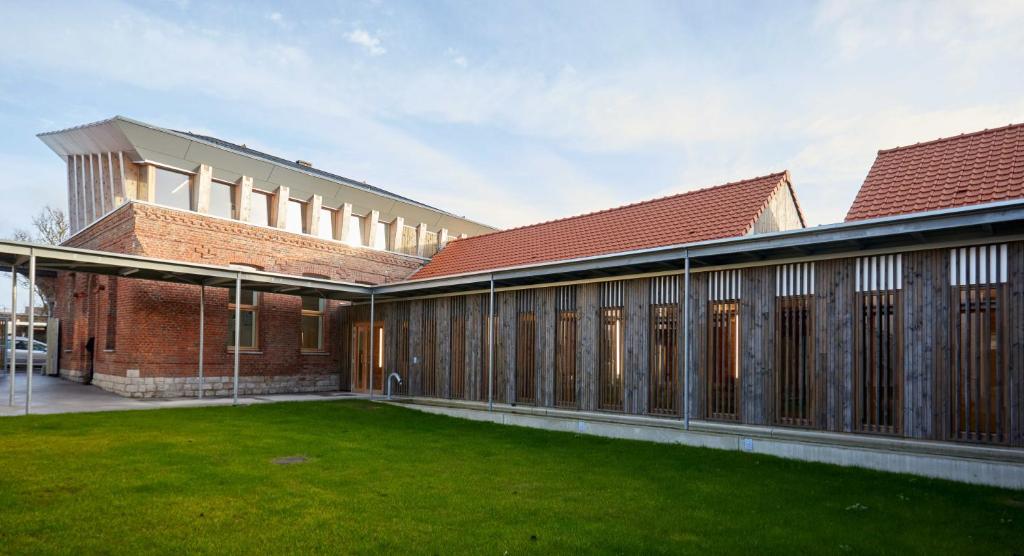 The Farm of Elsewhere - Good To Know