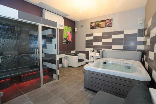 The Originals Boutique, Hotel De L'univers, Montluçon - Good To Know