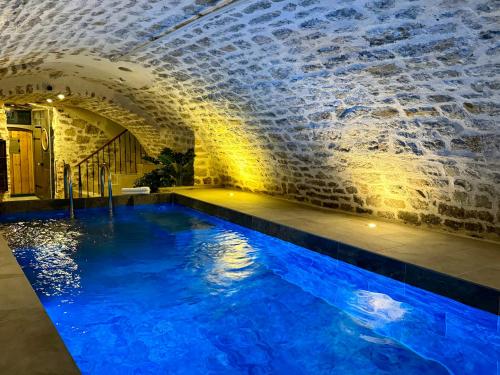 The Suites of the Enclosure - The Enclosure of the Bishop - Good To Know