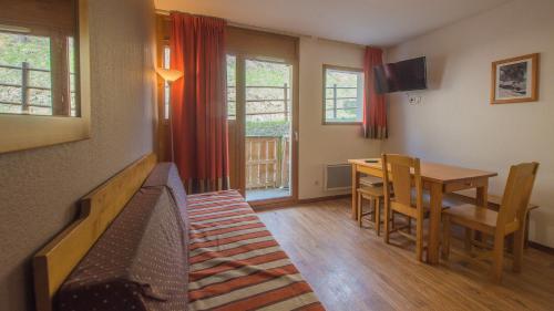 Vacancéole - The Golden Stars of Orion - Good To Know