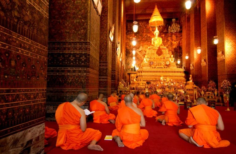 Bangkok: Wat Pho and Wat Arun Guided Walking Tour