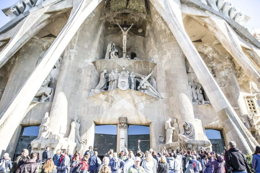 Barcelona: Fast-Track Sagrada Familia and Towers Guided Tour - Tour Overview and Pricing