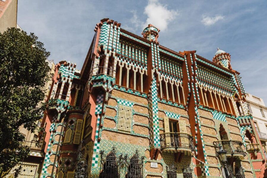 Barcelona: Local Food Tour in Gracia With Tastings & Drinks - Tour Overview