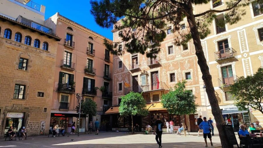 Barcelona Uncovered: A Unique Walking Adventure - Architectural Marvels of Barcelona