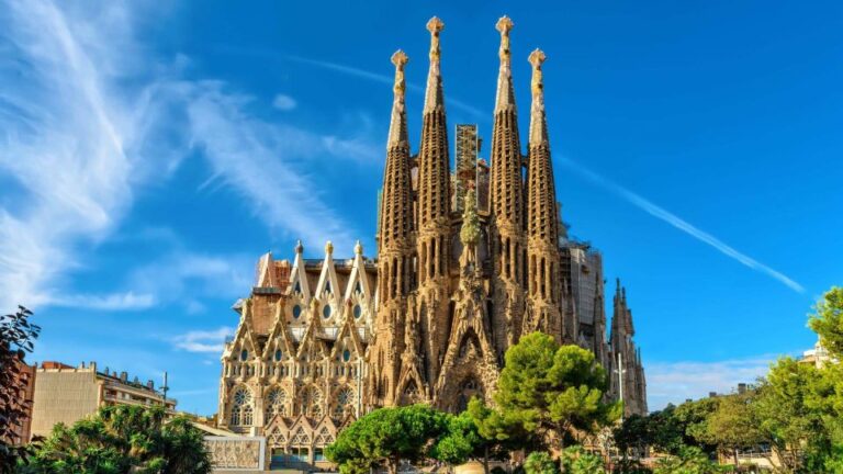 Best of Barcelona & Gaudis Sagrada Familia W/ Hotel Pickup
