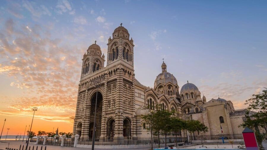 Best of Marseille: Private Walking Tour With a Local - Discovering Marseilles Iconic Neighborhoods