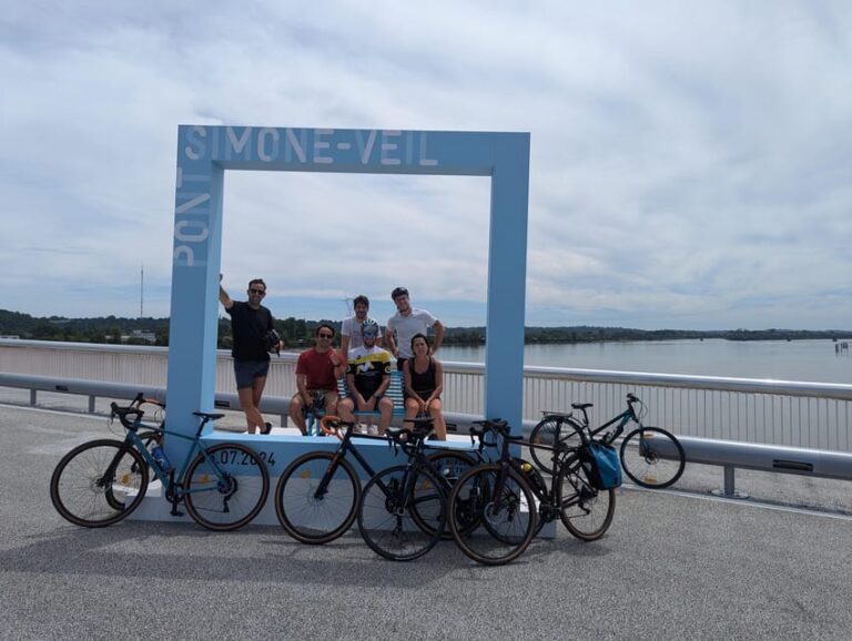 Bordeaux: Historical Bike Tour of the Three Bridges
