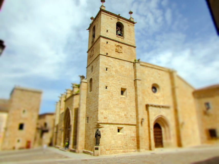 Cáceres: Guided Visit of the Santa María Co-Cathedral - Overview of the Co-Cathedral