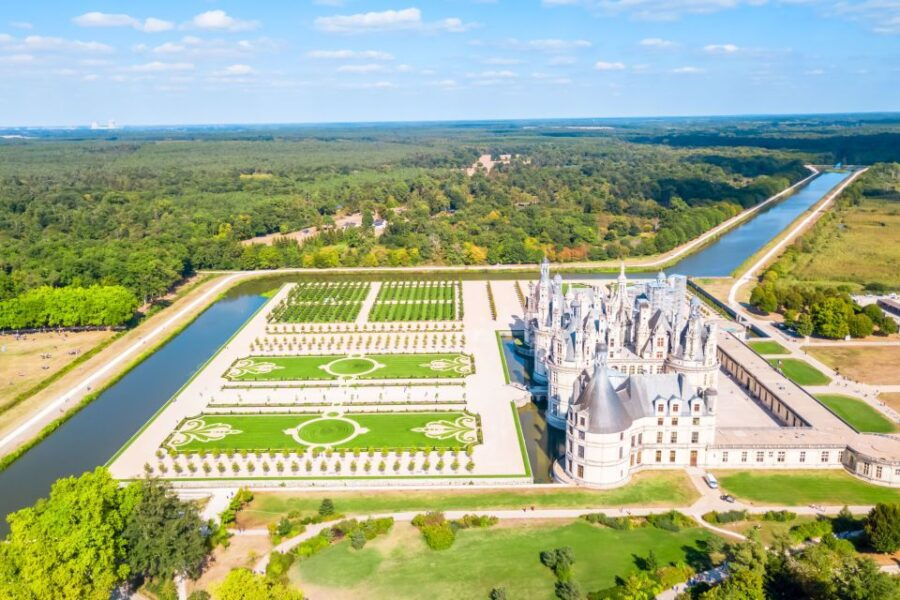 Chambord: Private Guided Tour of the Castle + Reserved Entry - Overview of the Chambord Castle Tour