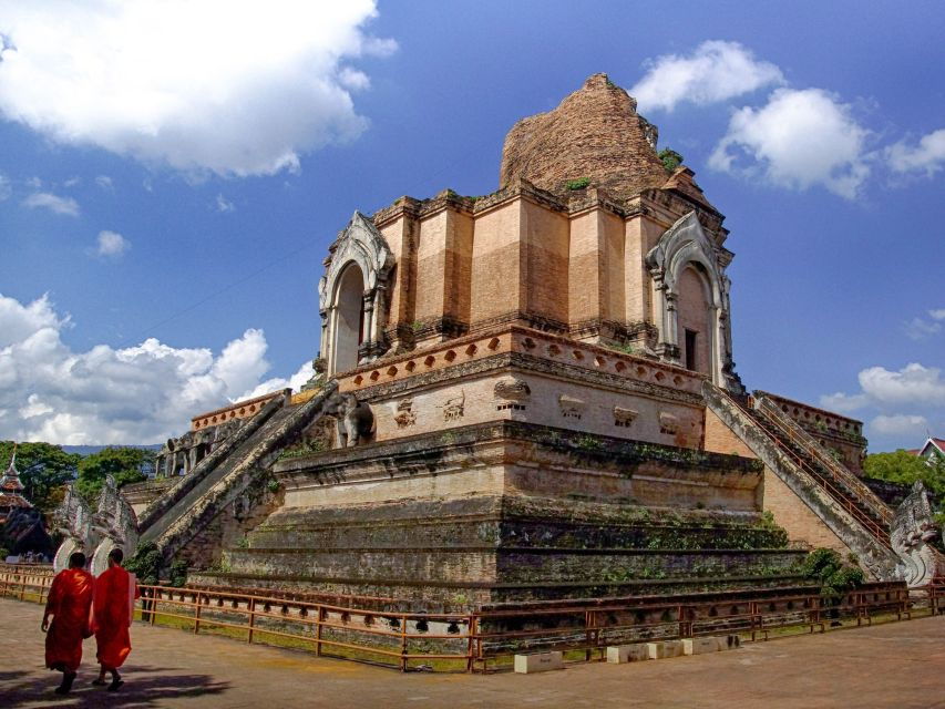 Chiang Mai: 3 Hour Old City and Temples Guided Walking Tour - Tour Overview