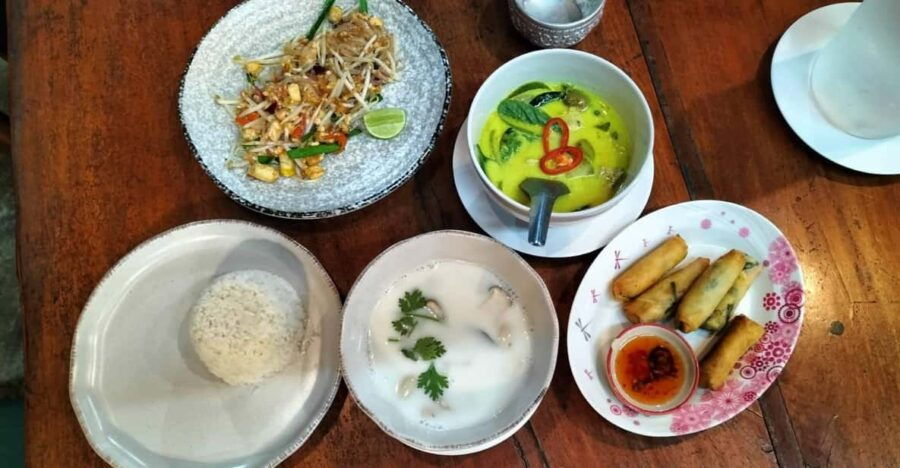 Chiang Mai: Small Group Thai Cooking Class With Market Tour - Overview and Pricing