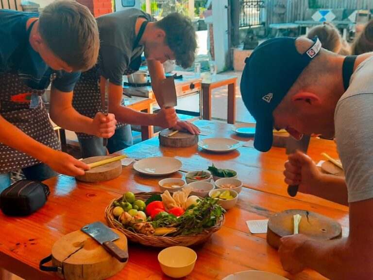 Chiang Mai: Thai Cooking Class With Market Tour