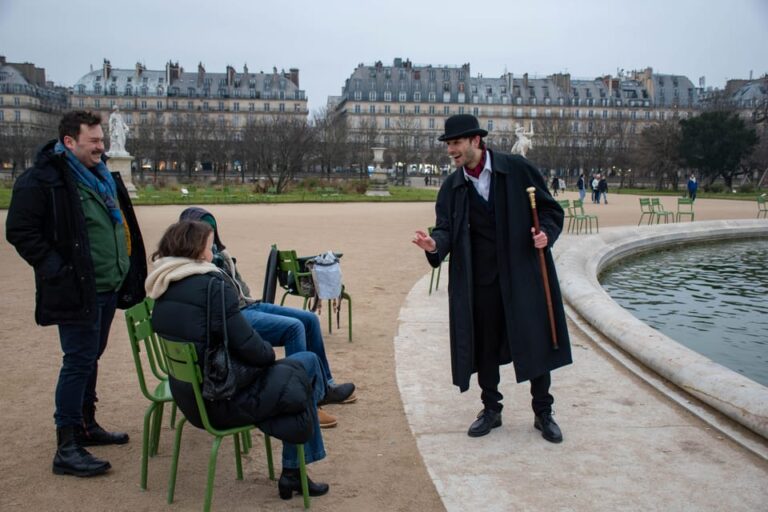 Discover Olympic Paris! Guided Tour With an Actor-Guide