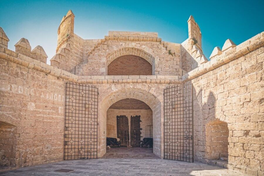 Discover the Fascinating Alcazaba: History and Unique Views - A Glimpse Into the History of Alcazaba