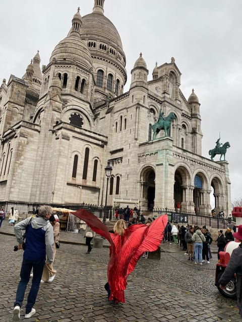 Enchanted Montmartre Guided and Sung Visit (VIP) - Singing Through Parisian Landmarks