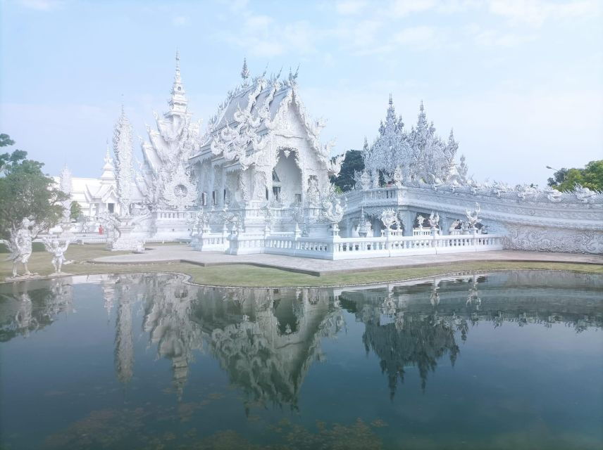 Explore the Chiang Rai and the Golden Triangle - Wat Rong Khun (White Temple)