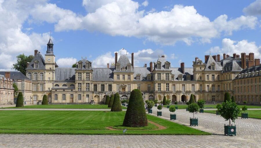 Fontainebleau: Palace Private Guided Tour With Ticket - Overview of the Palace of Fontainebleau Tour