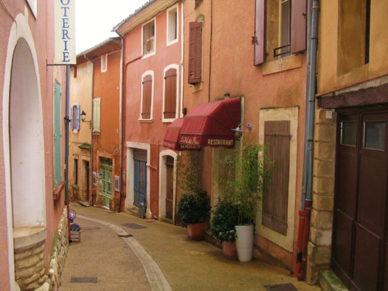 From Avignon: Villages in Luberon Half-Day Tour