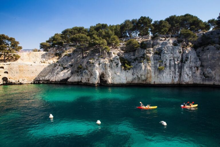 From Bandol: Visit the 7 Calanques of Cassis & Marseille