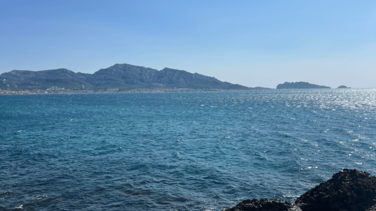 From Marseille to Cassis: a Journey to the Heart of the Calanques and Traditions.