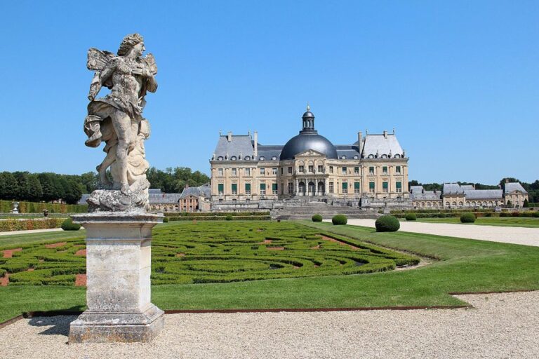 From Paris: Château De Fontainebleau & Vaux-Le-Vicomte