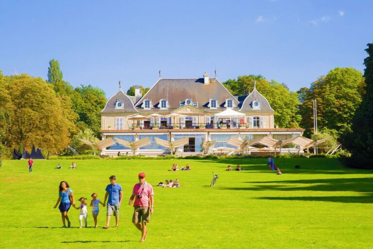 Geneva: International Area & Old Town Guided Bus Tour
