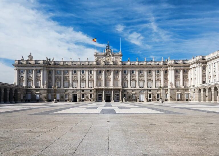 Guided Tour – Royal Palace Madridc