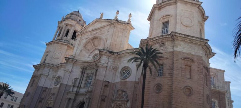 Guided Visit on Foot Through Cádiz: Stories From the Hand of a Local Guide