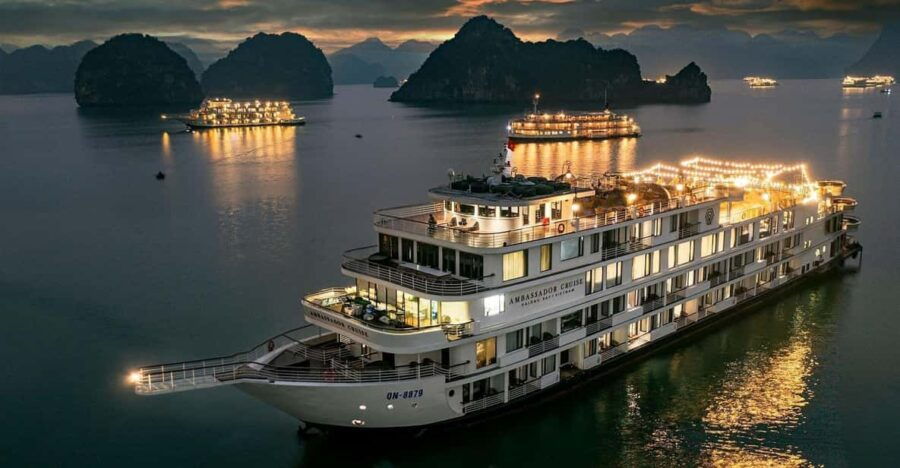 Ha Long - Overview of Ha Long Bay