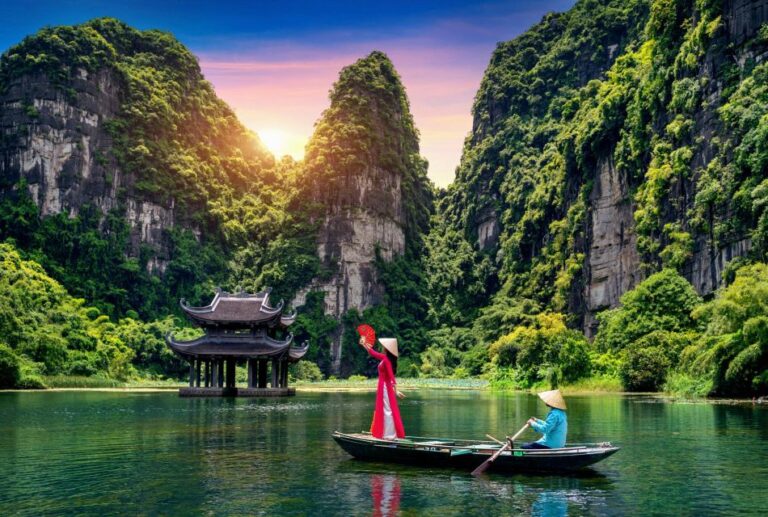 Hanoi/Ninh Binh: Bai Dinh, Trang An, and Mua Cave Day Tour