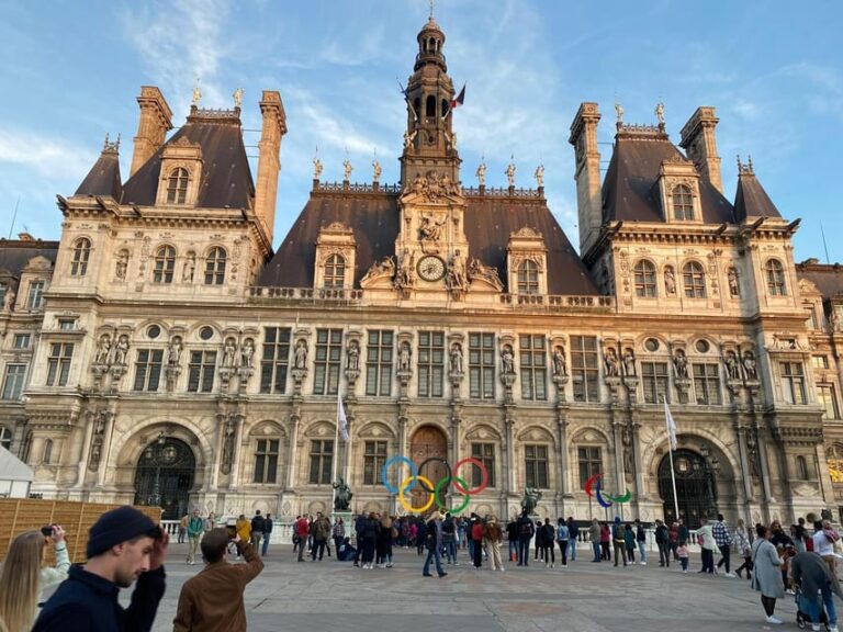 Hop on Paris: City Highlights Tour in a Comfortable Minivan