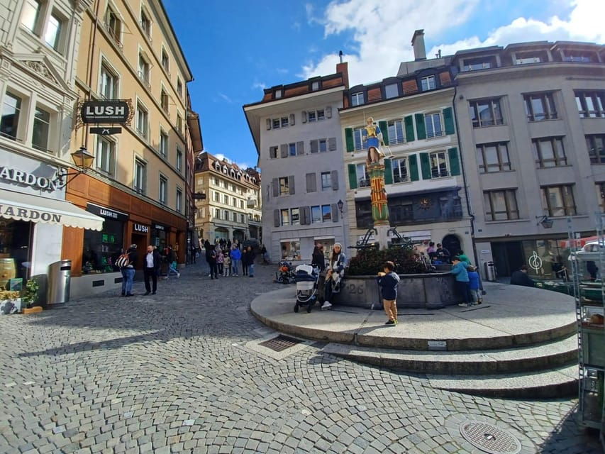 Lausanne: Private Chocolate and History Tour - Exploring Lausannes Old Town