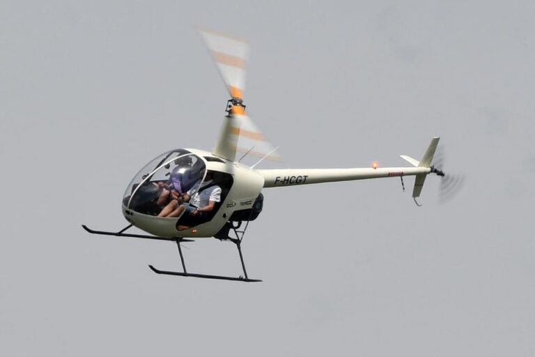 LE HAVRE: 20 Minutes Helicopter Flying LEsson