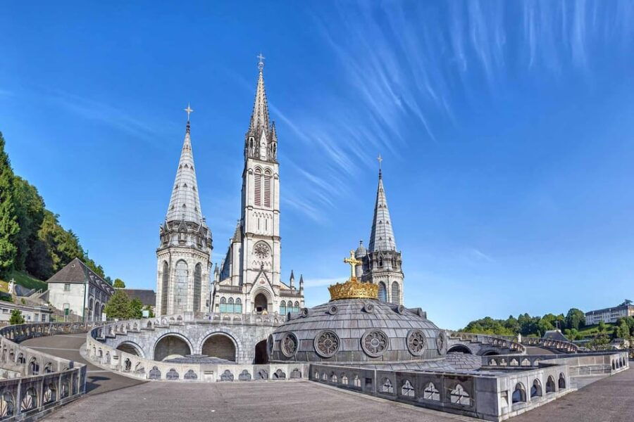 Lourdes: Full Day Private Walking Tour With Local Guide - Experience the Sanctuary of Our Lady of Lourdes