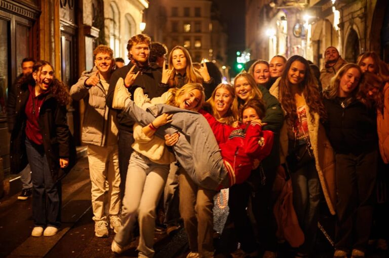 Lyon: Riviera Bar Crawl Party With Free Shots and Vip Entry