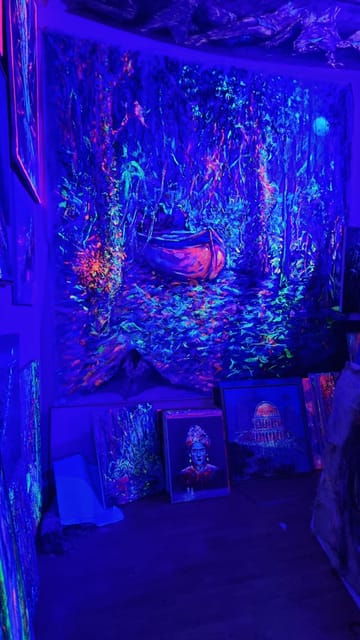 Lyon: Tarot Reading and Neon Painting Workshop - Event Overview