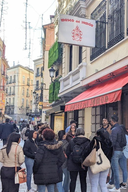 Madrid: Guided Tour in Urban and Historic Centre
