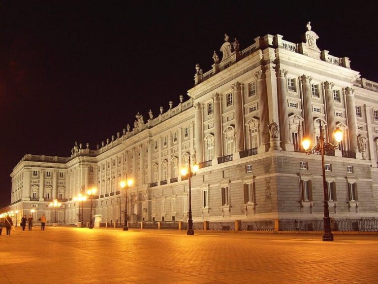 Madrid: Royal Palace Guided Walking Tour With Access
