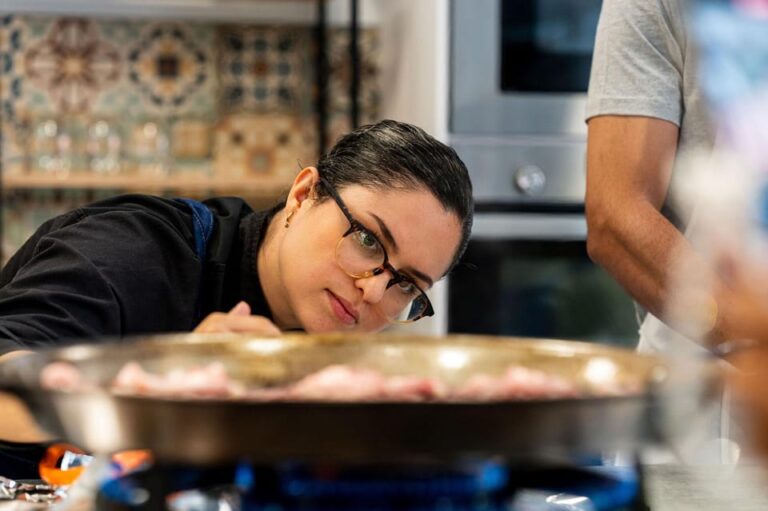 Málaga: Spanish Cooking Workshop With Paella and Sangria