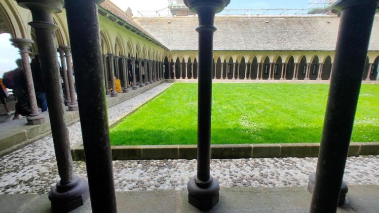 Mont-Saint-Michel: Private Guided Tour With Abbey Entrance