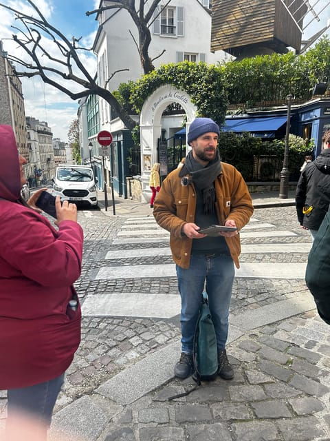 Montmartre Walking Tour: A Journey Through Art and History - Exploring the Iconic Moulin Rouge