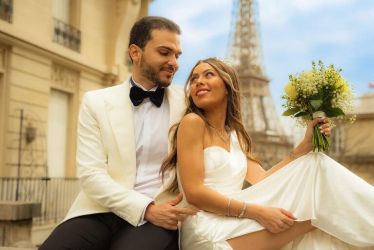 Paris: Eiffel Tower & Louvre Private Photoshoot