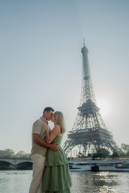 Paris: Eiffel Tower Private Photo Session