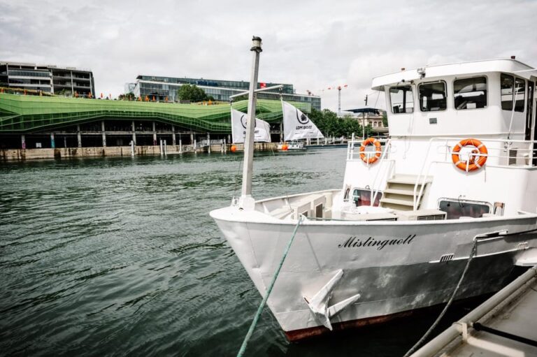 Paris: Gourmet 3-Course Dinner Cruise With French Wine