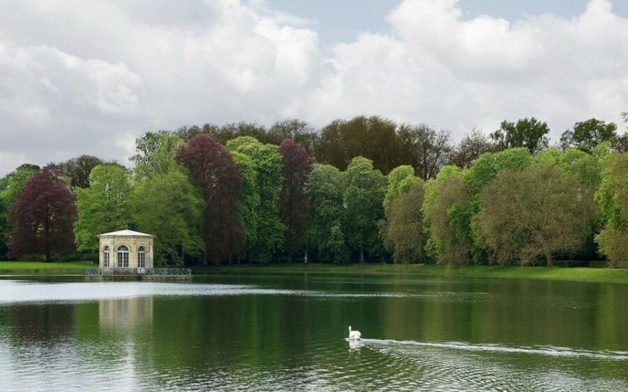 Paris: Half-Day Trip to Fontainebleau With a Local - Overview of the Trip Experience