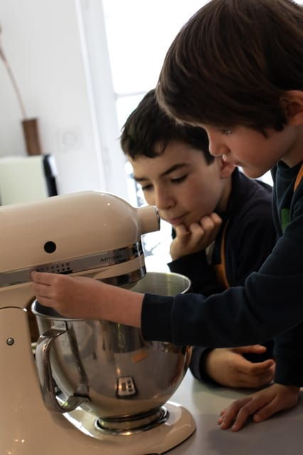 Paris: Kids in the Kitchen – Croissant